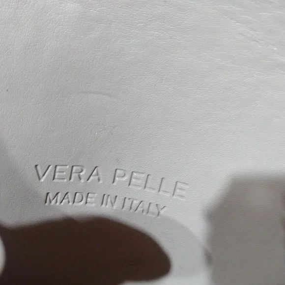 Vera Pelle Leather Crossbody Bag - Picture 8 of 16